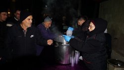 ŞUHUT’TA MİRAÇ KANDİLİ’NDE İKRAMLAR GÖNÜLLERİ ISITTI