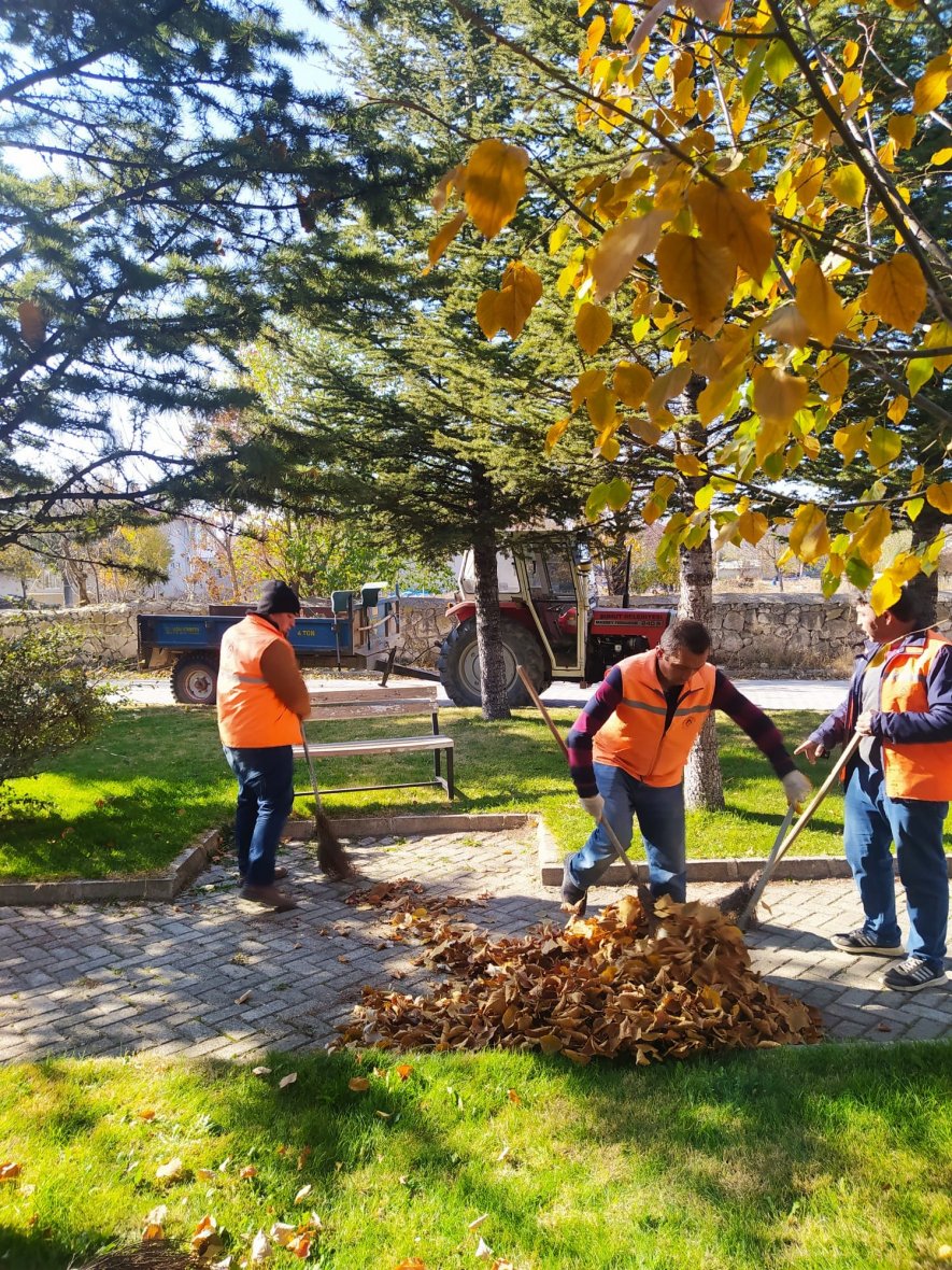 Sonbahar'da Çevre Temizlik ve Bakım Çalışmalarımız Devam Ediyor