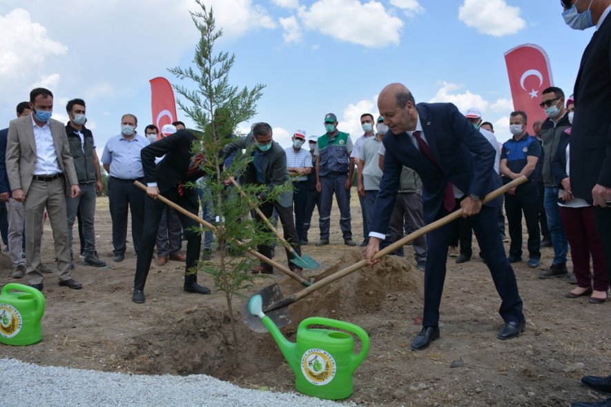 Şuhut Millet Bahçesinde ilk fidan toprakla buluştu
