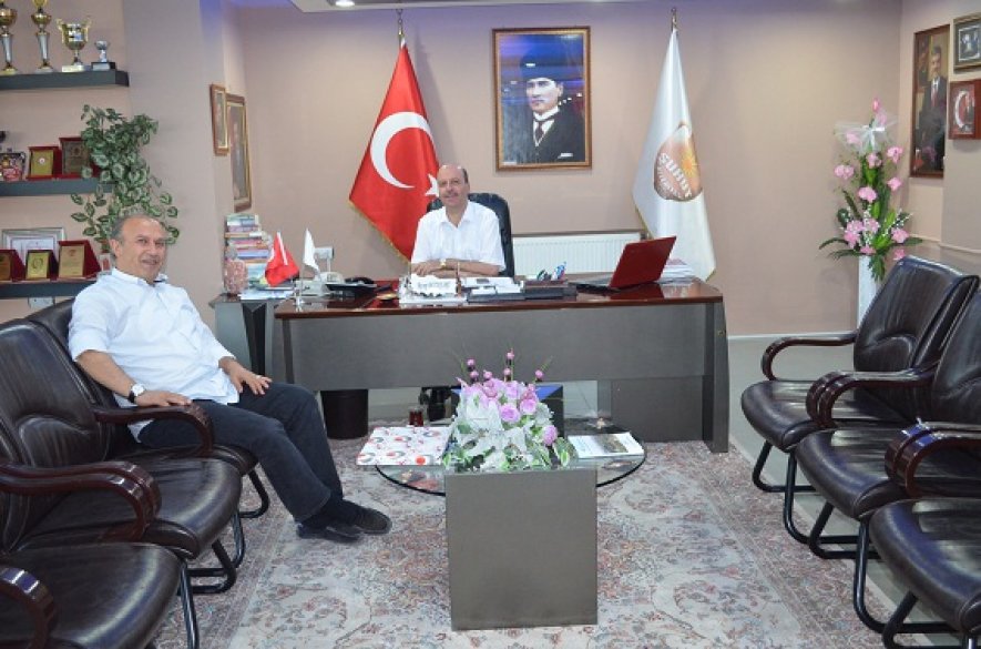 İSTANBUL BAHÇELİEVLER BAŞKAN YARDIMCISI ZEKERİYA YILDIZ BELEDİYE BAŞKANIMIZ RECEP BOZKURT'U MAKAMINDA ZİYARET ETTİ.