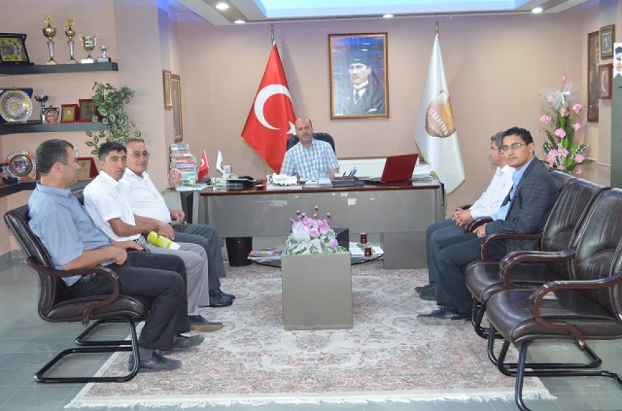 ŞUHUT KREDİ YURTLAR KURUMU MÜDÜRÜ HAKAN TÜRKMEN BELEDİYE BAŞKANIMIZ RECEP BOZKURT'U MAKAMINDA ZİYARET ETTİ..