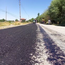 Ortapınar Köy Yolunda  Şuhut Belediyesi Fen İşleri Müdürlüğü Ekiplerimiz Tarafından Asfalt Serim İşlemi Devam Ediyor