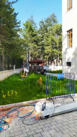 İlçemiz geneli çim biçme ve bakım onarım çalışmalarımız devam ediyor