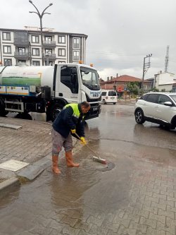 ŞUHUT’TA YAĞMUR ALARMI: EKİPLERİMİZ SAHADAYDI