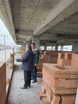BAŞKAN ÖZAŞKIN, KONUT VE İŞ YERİ PROJESİNİ İNCELEDİ
