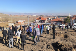 ŞUHUT’TA AĞAÇLAR TOPRAKLA BULUŞTU