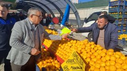 BAŞKAN ÖZAŞKIN PAZARCI ESNAFINA FİYAT ETİKETLERİ DAĞITTI