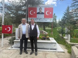 BELEDİYE EKİPLERİMİZDEN ASRİ MEZARLIKTA BAYRAM TEMİZLİĞİ