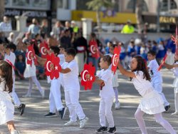 ŞUHUT’TA İLKÖĞRETİM HAFTASI RENKLİ ETKİNLİKLERLE KUTLANDI