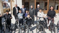 ŞUHUT’TA TERAVİH COŞKUSU HEDİYELERLE TAÇLANDI