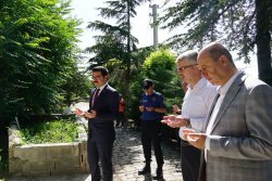 Başkan Bozkurt 15 Temmuz Demokrasi ve Milli Birlik Günü Etkinlikleri Kapsamında Şehitlerimizi ziyarette bulundu.