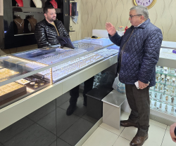 BAŞKAN ÖZAŞKIN ÇARŞI ESNAFINI ZİYARET ETTİ  