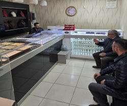 BAŞKAN ÖZAŞKIN ÇARŞI ESNAFINI ZİYARET ETTİ  