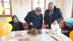 BAŞKAN ÖZAŞKIN’DAN ANLAMLI DOĞUM GÜNÜ SÜRPRİZİ