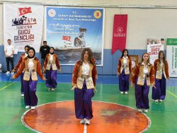 ŞUHUT’TA 19 MAYIS BAYRAMI BÜYÜK COŞKUYLA KUTLANDI