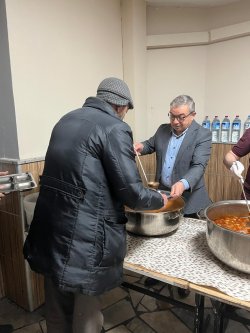 BAŞKAN ÖZAŞKIN İFTAR ÇADIRINDA VATANDAŞLARLA BULUŞTU