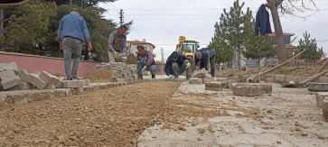 Yol,Kaldırım, bordür ve çevre düzenleme çalışmalarımız devam ediyor. 