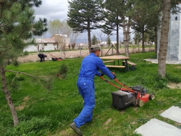 İlkbaharın gelişiyle birlikte  geniş kapsamlı bakım, onarım ve temizlik çalışmaları devam ediyor