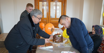 BAŞKAN ÖZAŞKIN’DAN ANLAMLI DOĞUM GÜNÜ SÜRPRİZİ