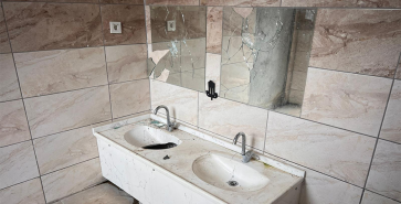 ŞUHUT ULU CAMİİ’NİN TUVALETLERİNE ZARAR VERİLDİ