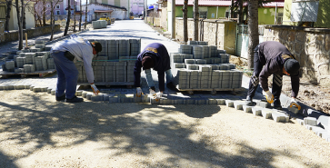 ŞUHUT’TA MAHALLE ARALARINA MODERN DOKUNUŞ