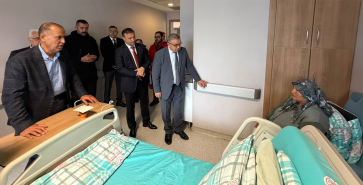 BAŞKAN ÖZAŞKIN, KAZADA YARALANAN VATANDAŞLARIMIZI HASTANEDE ZİYARET ETTİ