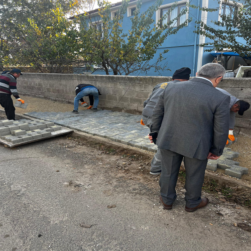 KALDIRIM VE ÇEVRE DÜZENLEMELERİ DEVAM EDİYOR