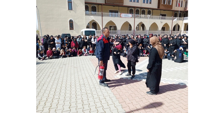 Şuhut Belediyesi İtfaiye Ekiplerimiz Kız Anadolu İmam Hatip Lisesinde Yangın Tatbikatı Gerçekleştirdi