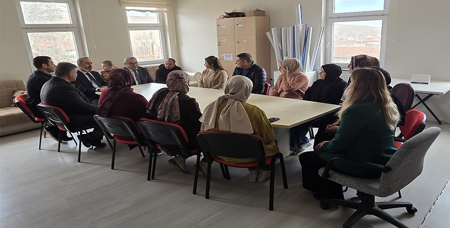 BAŞKAN ÖZAŞKIN ORTAPINAR KÖYÜ İLKOKULU’NU ZİYARET ETTİ