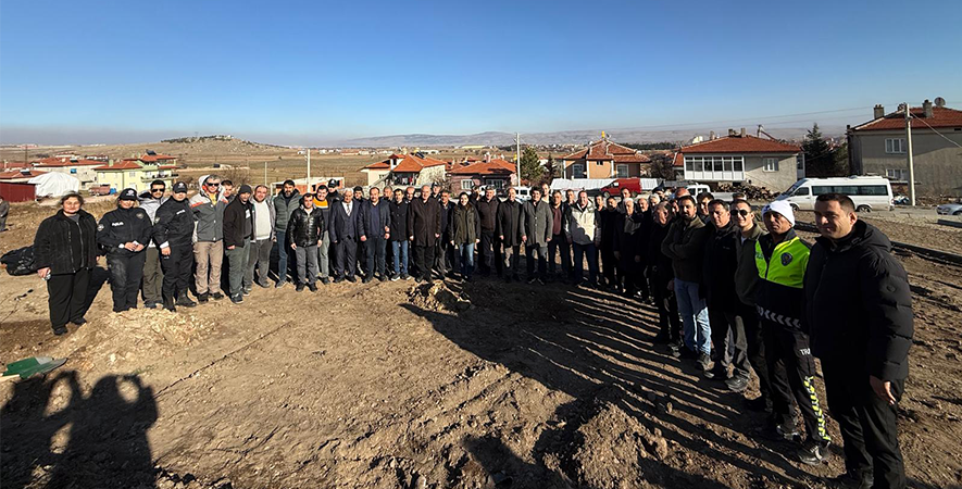 ŞUHUT’TA AĞAÇLAR TOPRAKLA BULUŞTU