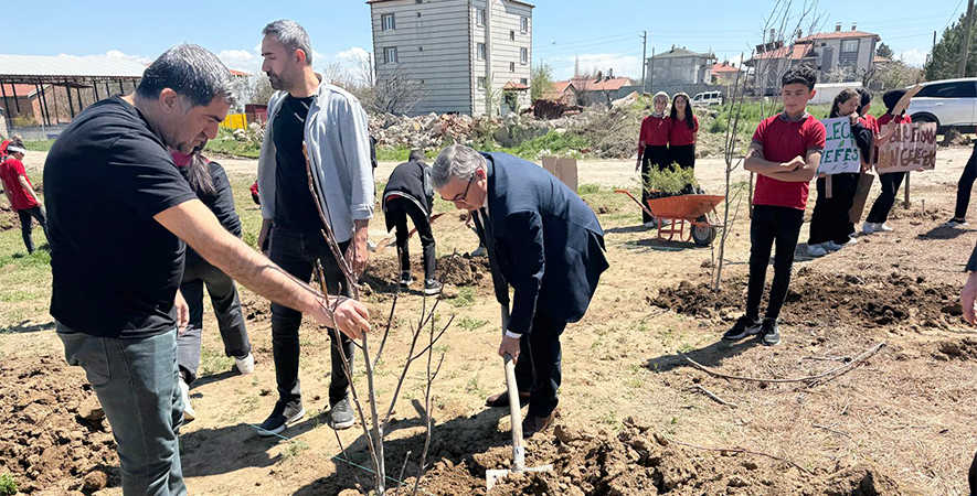 BAŞKAN ÖZAŞKIN’DAN GELECEĞE YEŞİL DOKUNUŞ