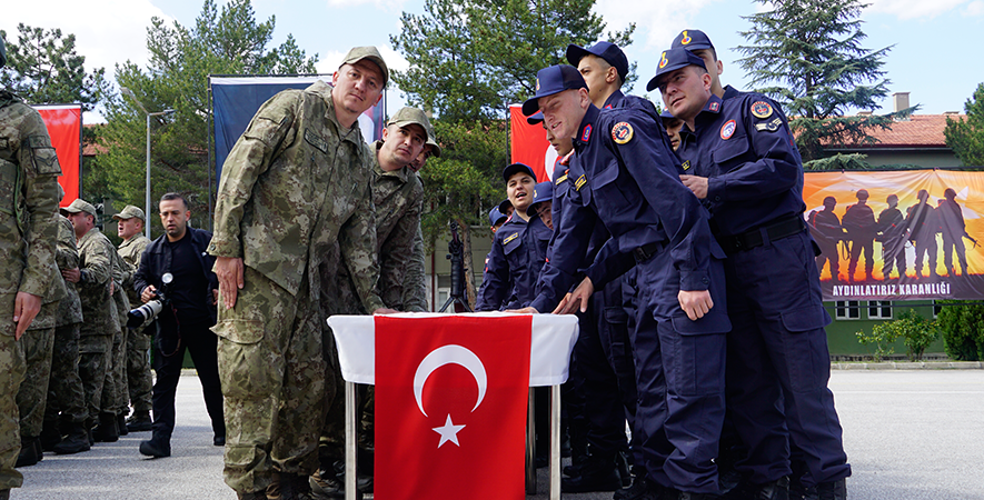 ŞUHUTLU TEMSİLİ ASKERLERE DUYGU DOLU YEMİN TÖRENİ