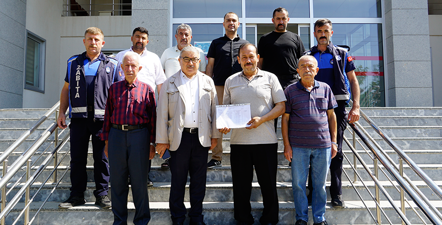 MHP ŞUHUT İLÇE BAŞKANI KÜRŞAT AĞDUK MAZBATASINI ALDI