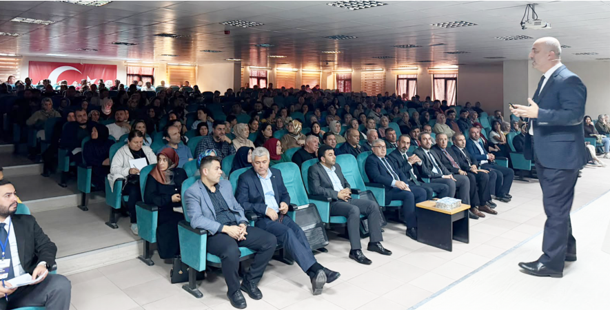 BAŞKAN ÖZAŞKIN, “HER ŞEY BİR ÖĞRETMENLE BAŞLAR” SEMİNERİNE KATILDI