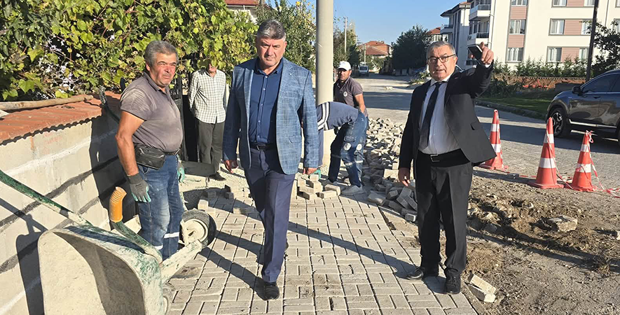 BAŞKAN ÖZAŞKIN, PARKE TAŞI ÇALIŞMALARINI İNCELEDİ