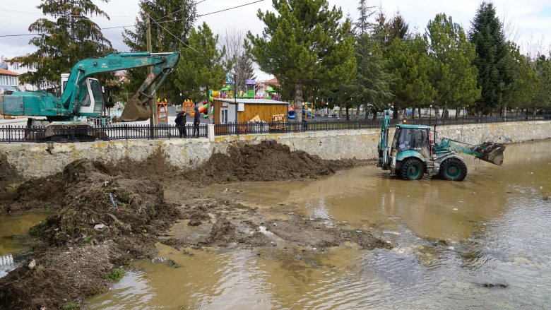 GALİ ÇAYI’NDA TEMİZLİK ÇALIŞMALARI DEVAM EDİYOR